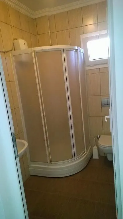 グンドーガン Ugur Apartアパートホテル